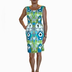 MAGGY LONDON- Sheath Dress Scoop Neck sleeveless and w pockets- water colors - 4